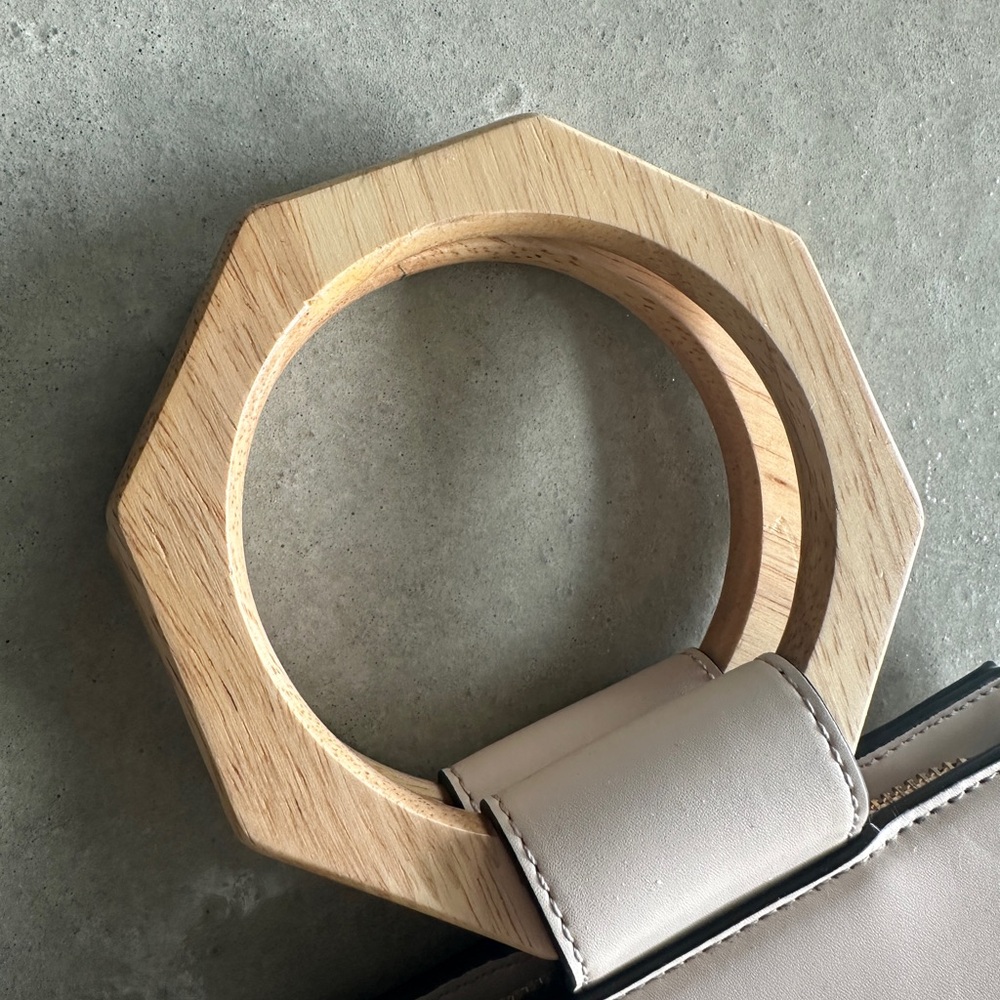 Topshop Cream Crossbody Handbag with Wooden Handles - Picture 9 of 9